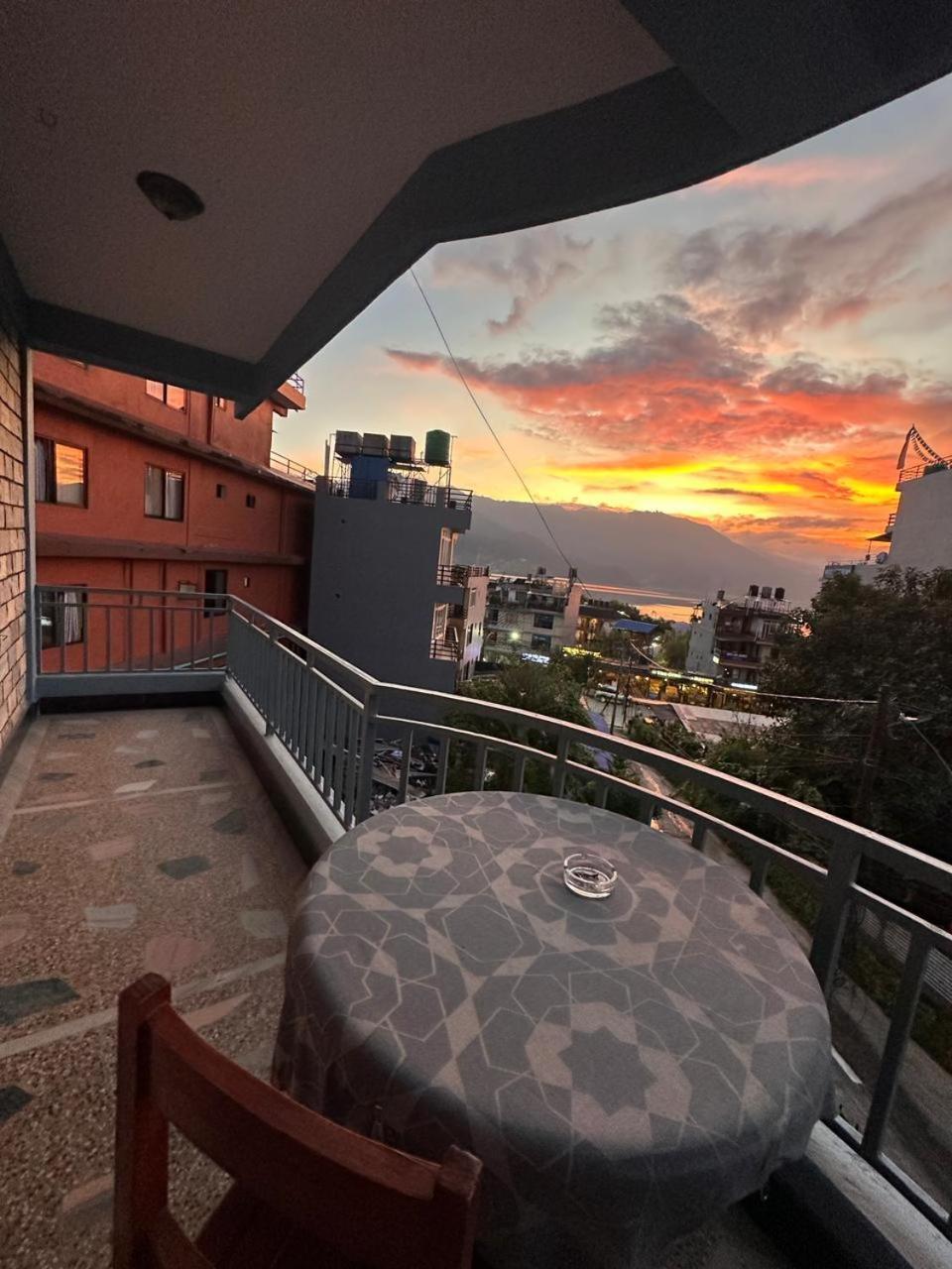 Hotel Harmony Покхара Экстерьер фото